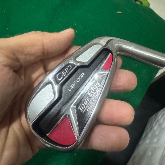 Tour  Edge Iron 7 Heads New 
Available in right and left handed - Picture 7 of 16